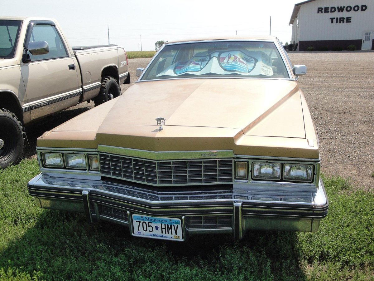 Кадиллак де Виль 1977