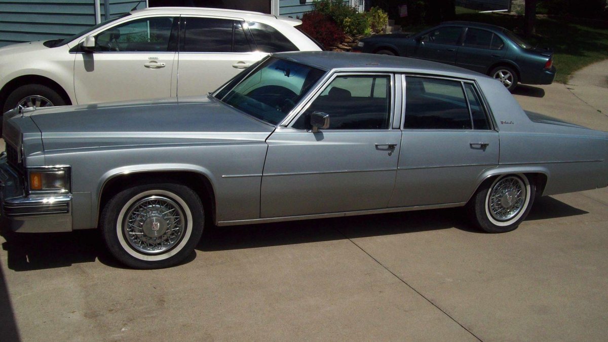 Кадиллак Девиль 1984 седан