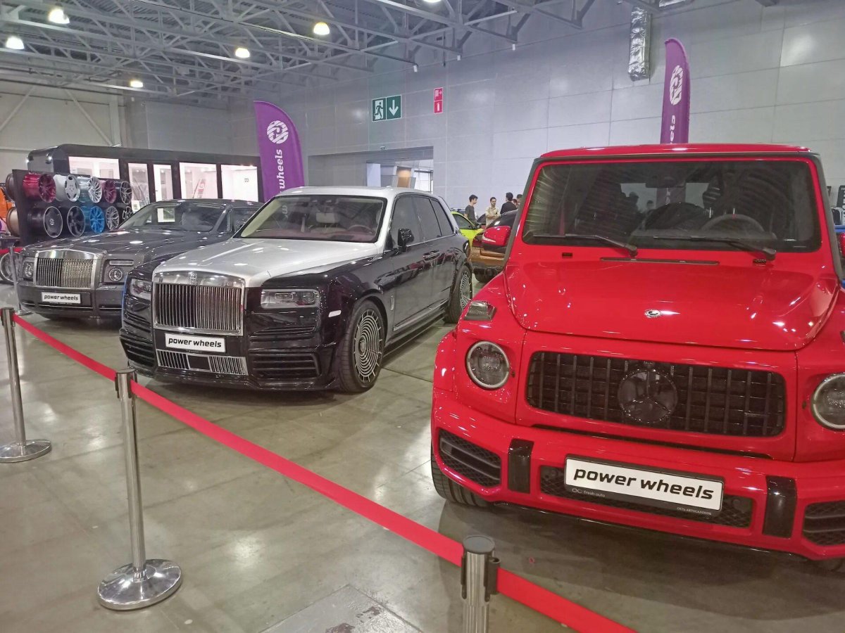 Выставка автомобилей