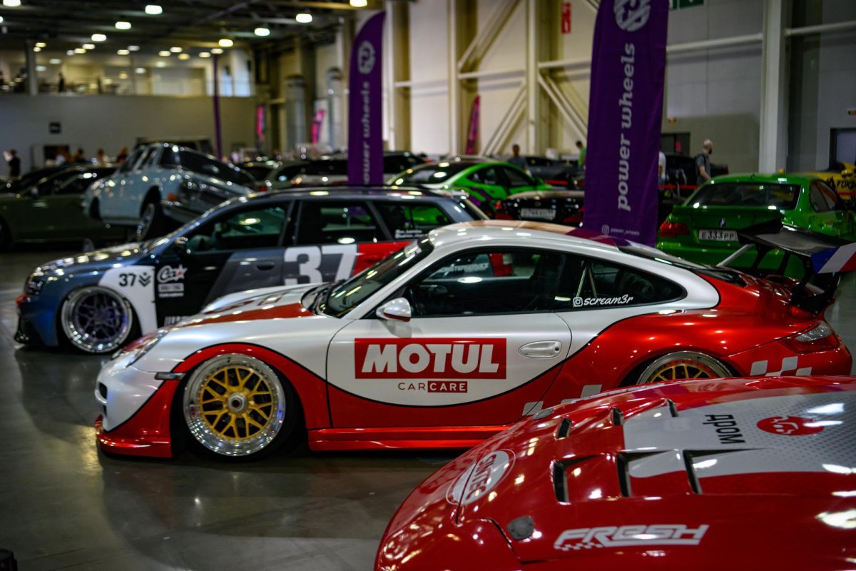 Выставка «спортивные автомобили»