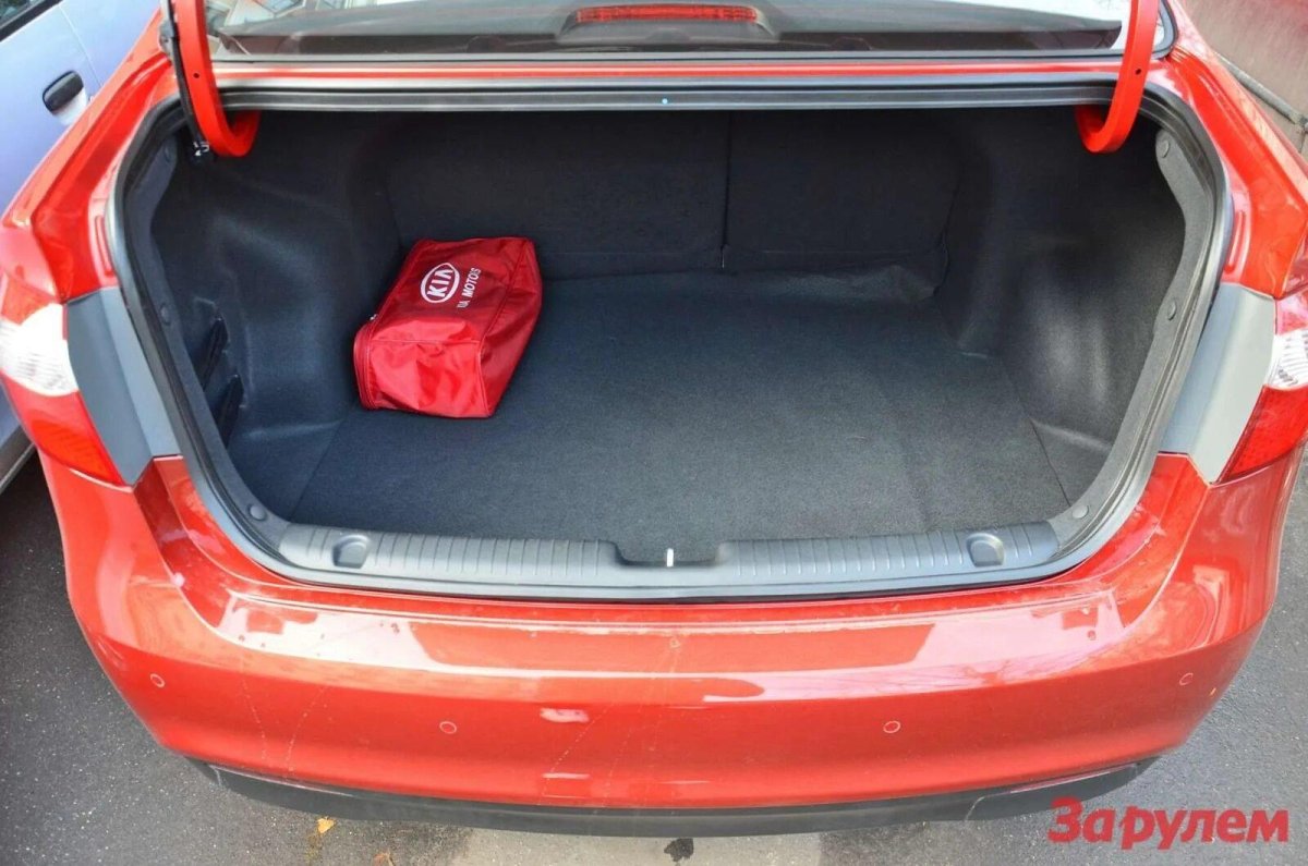 Kia Rio 3 хэтчбек багажник