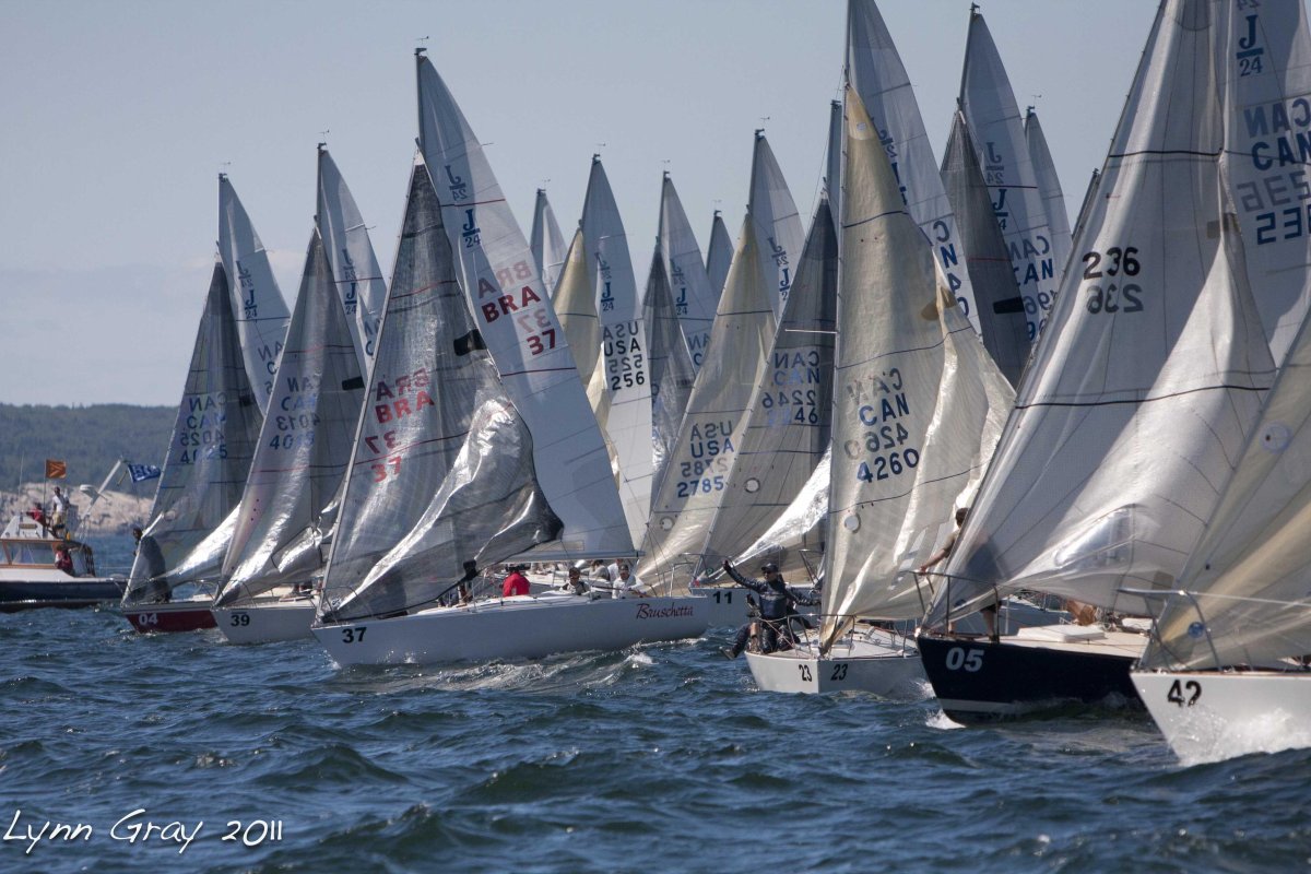 Парусная регата в шторм