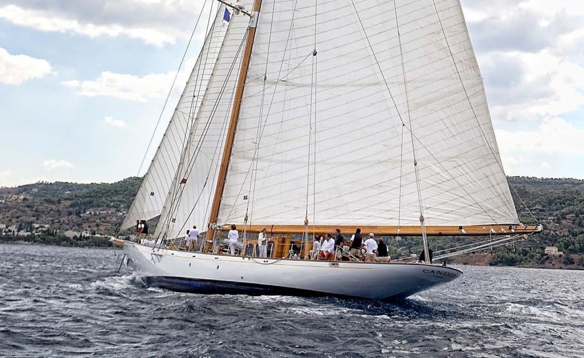 Гоночная яхта