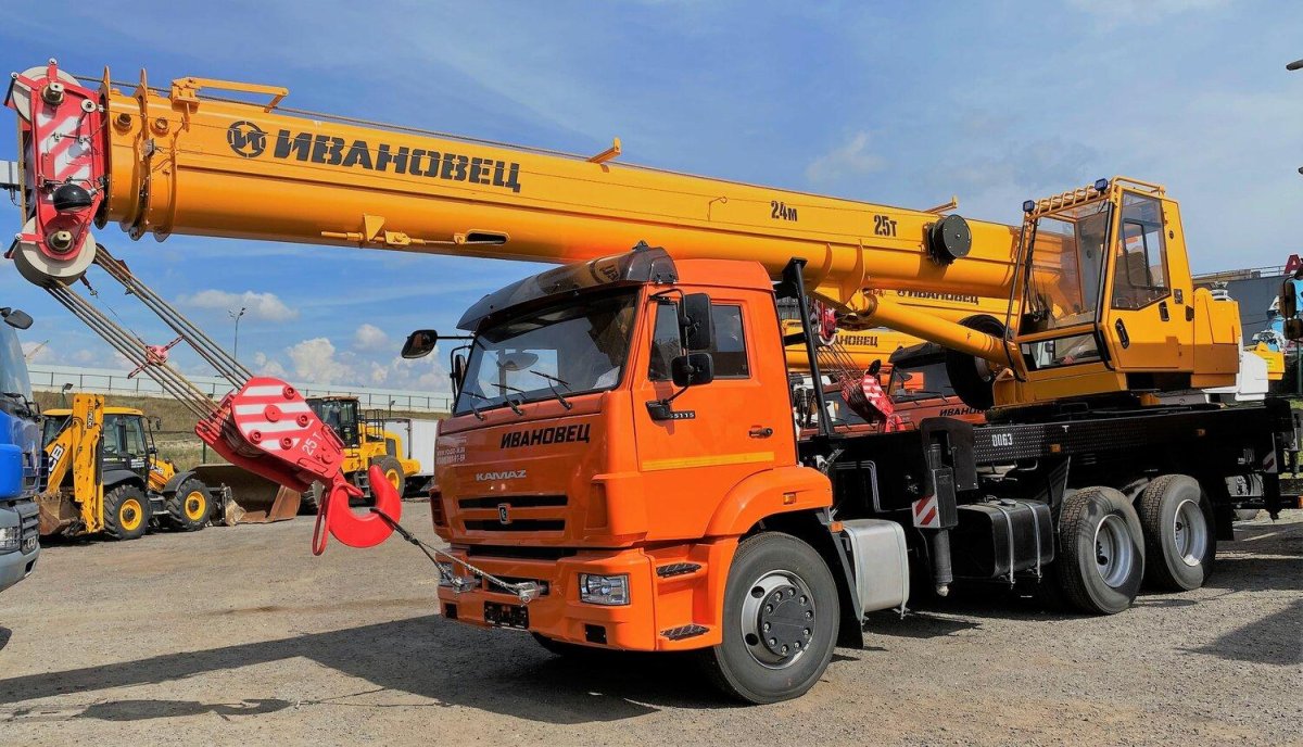 Автокран Ивановец 25т