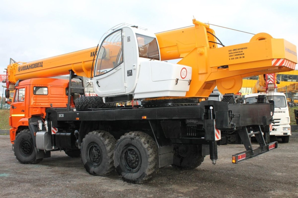 Автокран Ивановец КС 45717