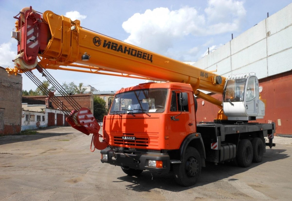 Автокран Ивановец 25