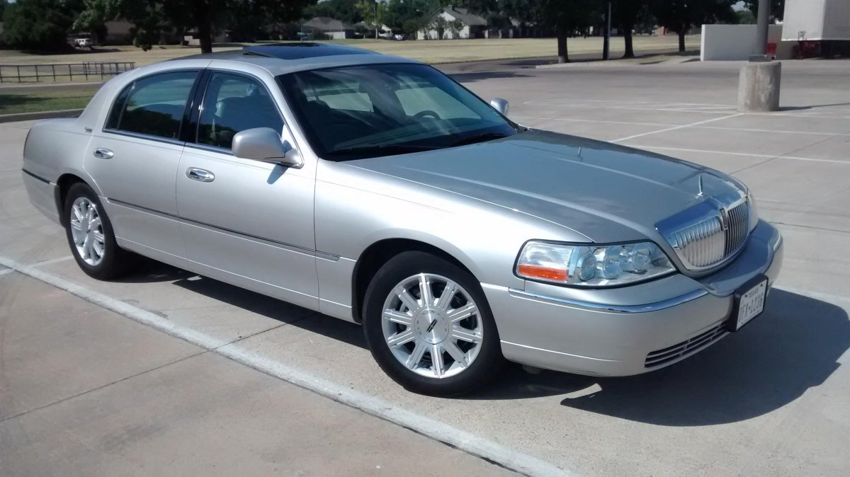 Lincoln Town car Signature Limited