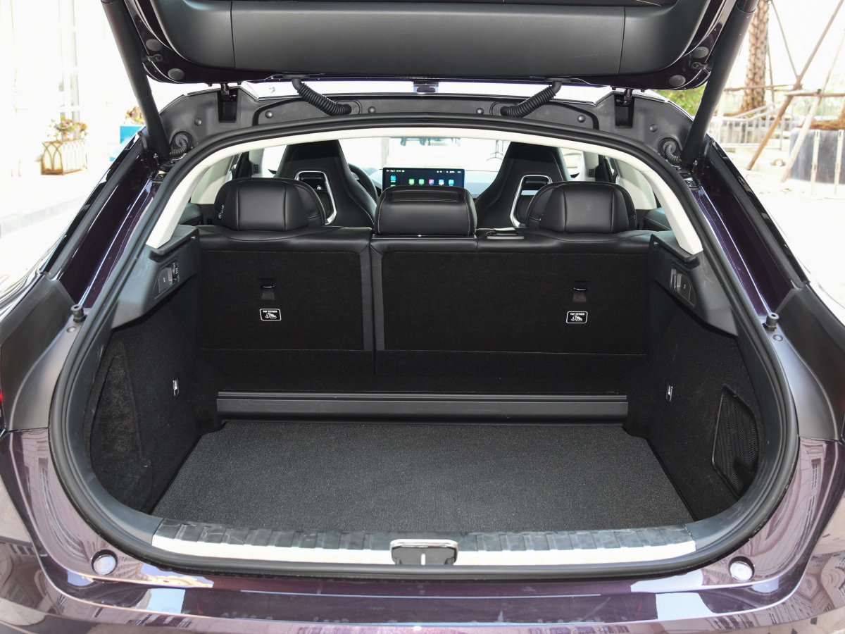 Электромобиль zeekr 001