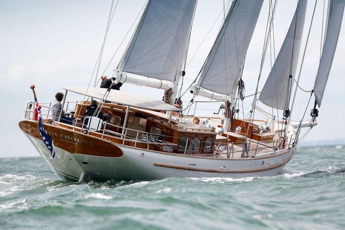 Парусная яхта Бригантина