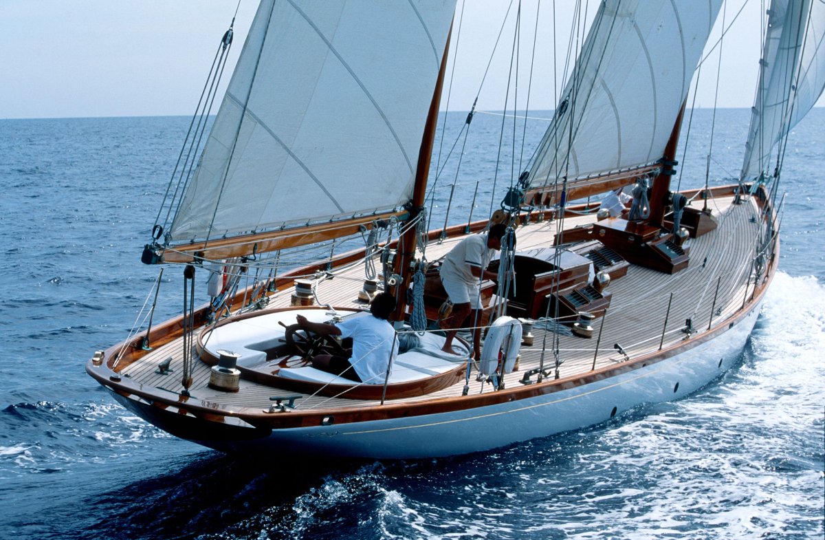 Крейсерская парусная яхта