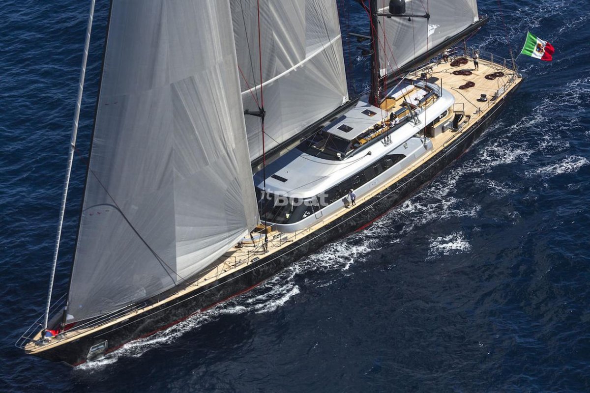Яхта Perini Navi