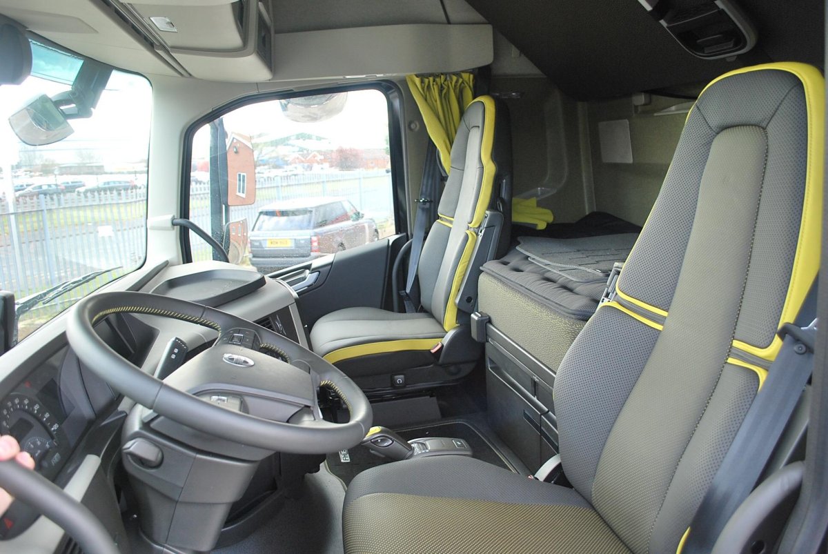 Volvo FH 750 салон