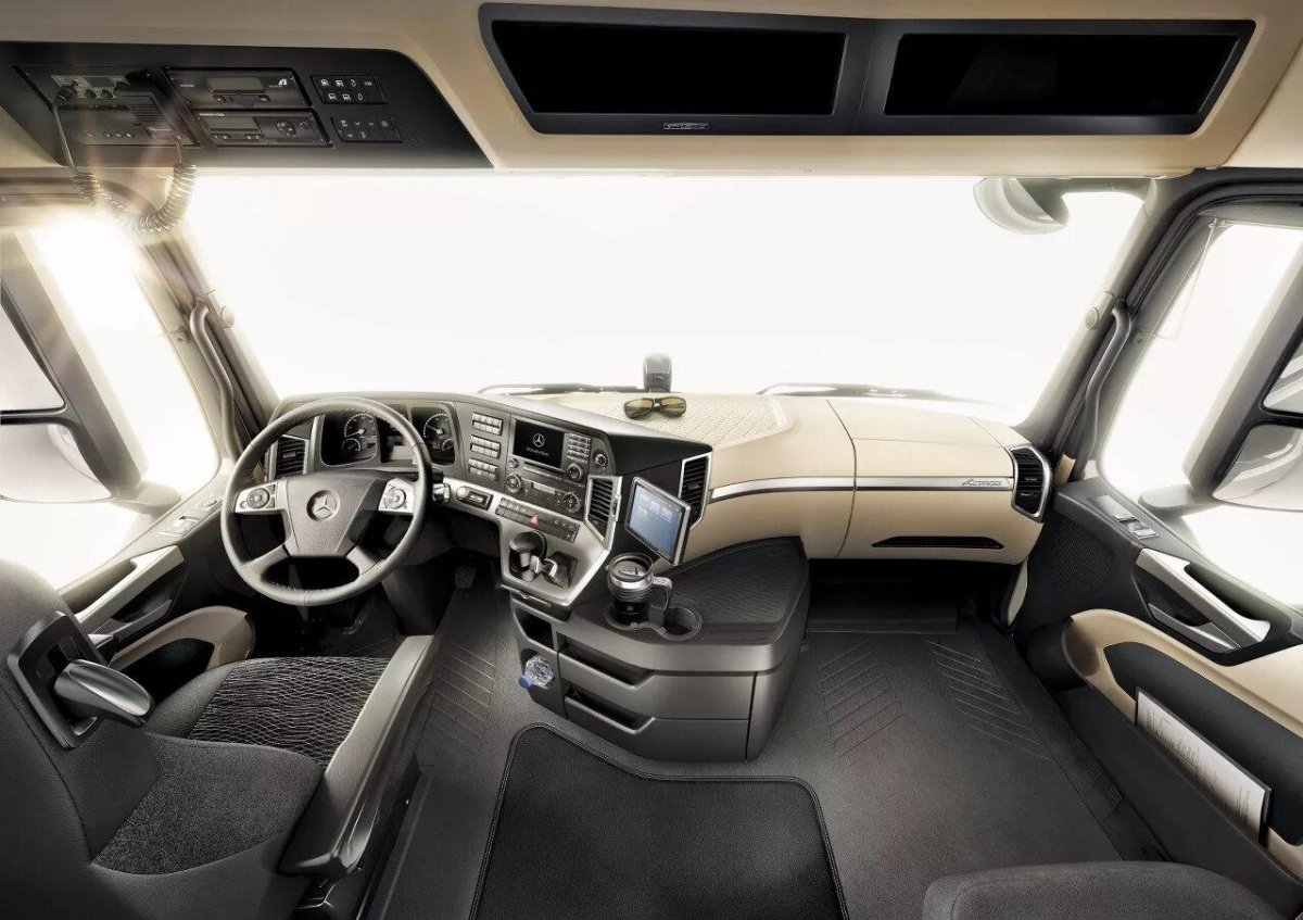 Мерседес Актрос салон кабины