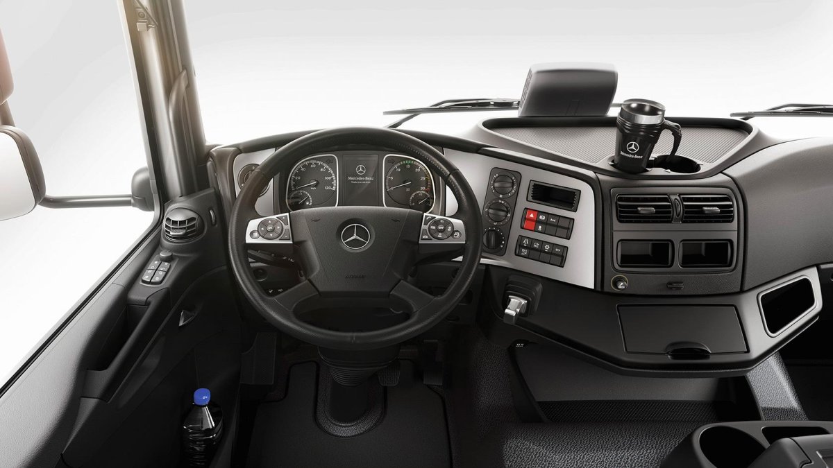 Mercedes-Benz Atego 818 салон