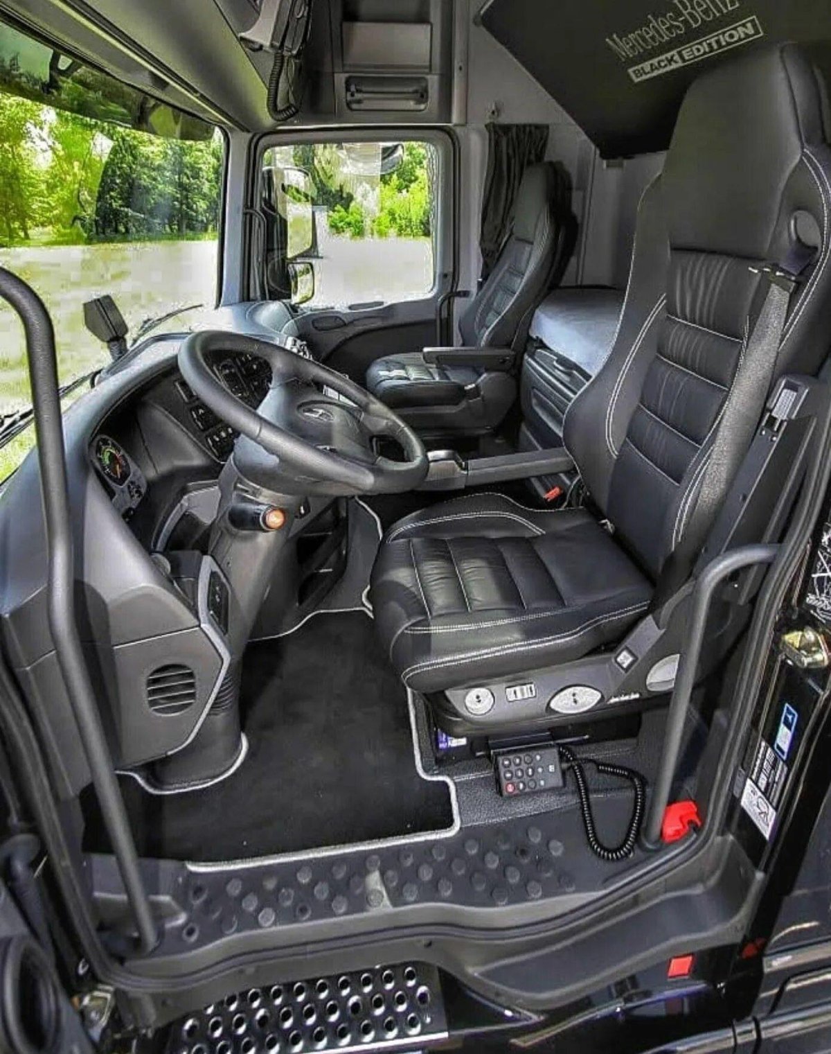 Mercedes 1840 Actros салон