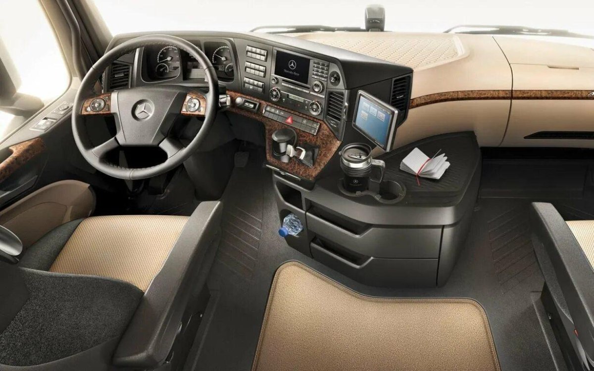 Mercedes Benz Actros Interior