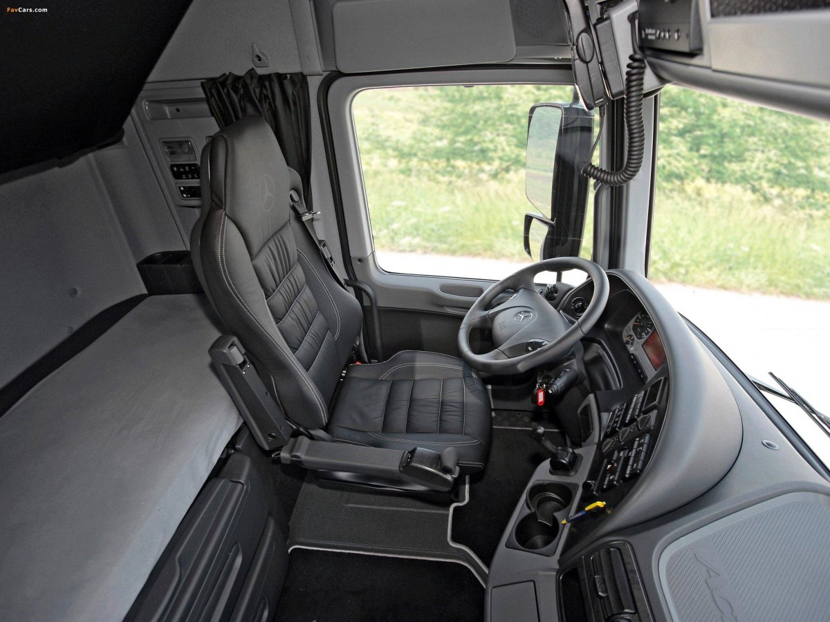 Мерседес Актрос 2022 салон