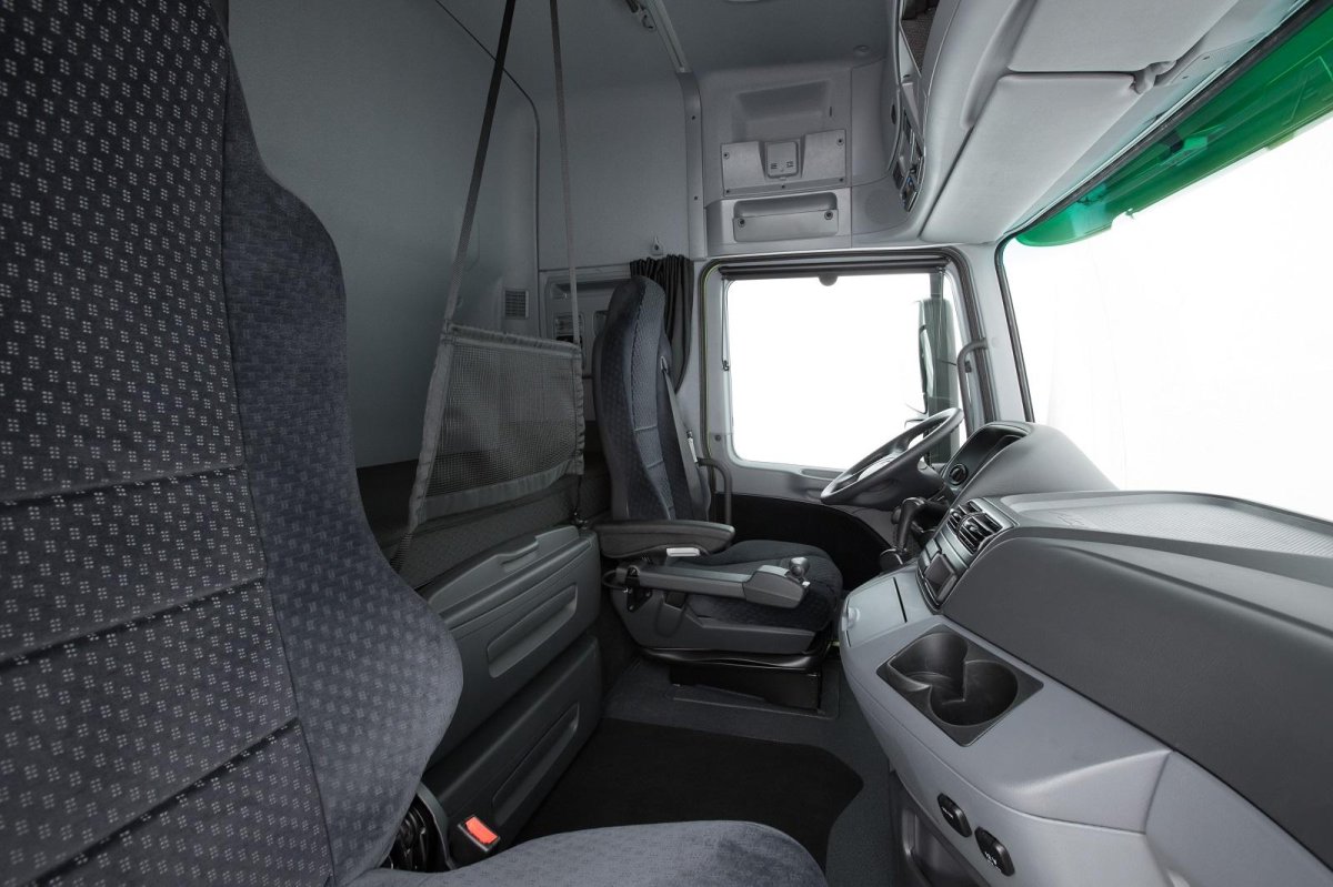 Мерседес Актрос 2017 салон