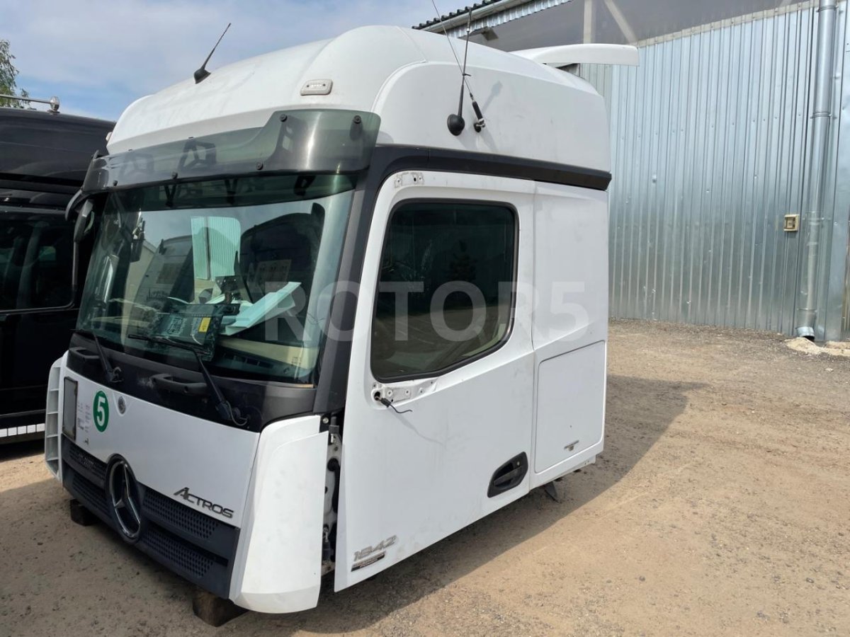 2022: Vario mobil Alkoven 950 Mercedes Actros. 4kw Solar