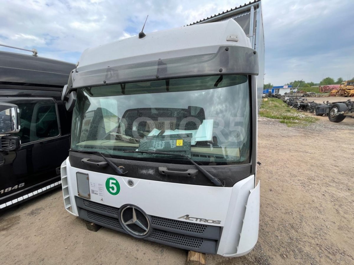 Боковина кабины Мерседес Актрос