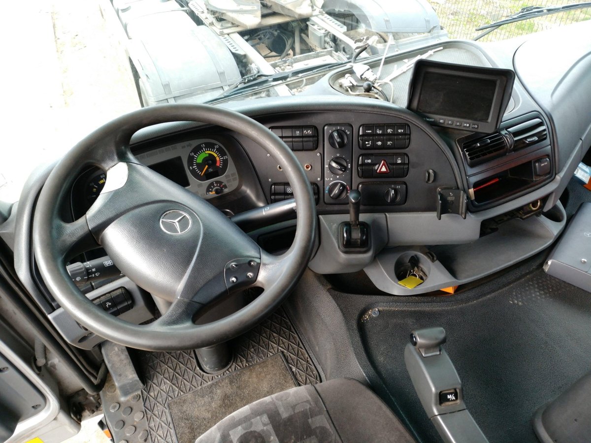 Mercedes Benz Actros 1844 салон