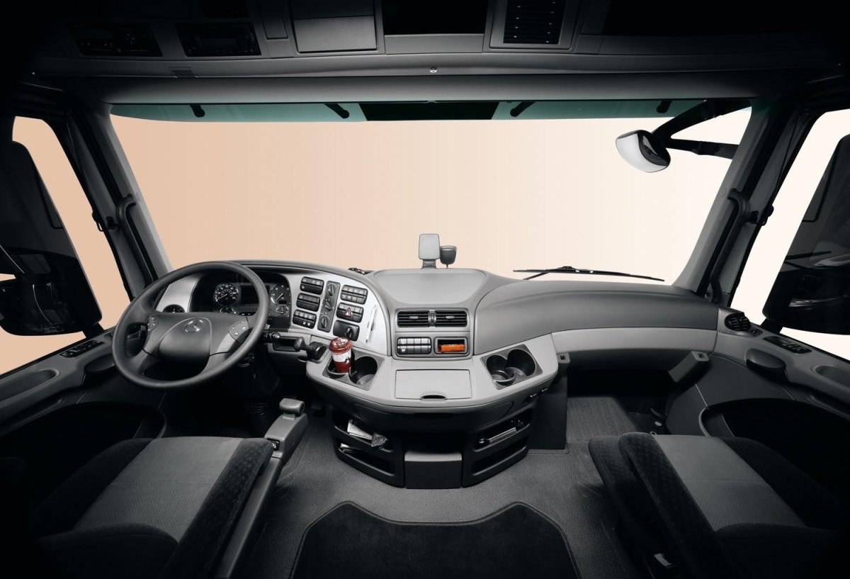 Мерседес Аксор 2020 кабина