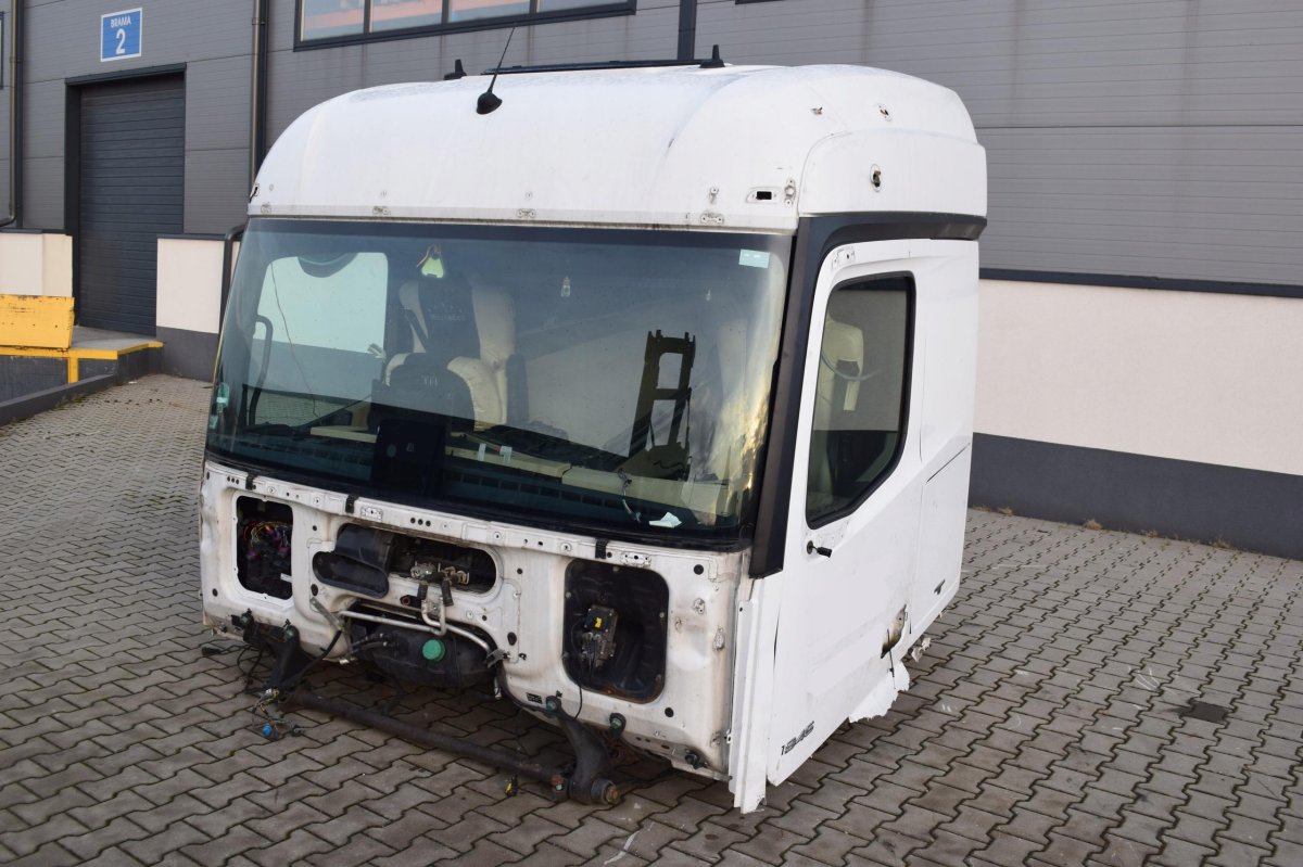 Кабина Мерседес 1722