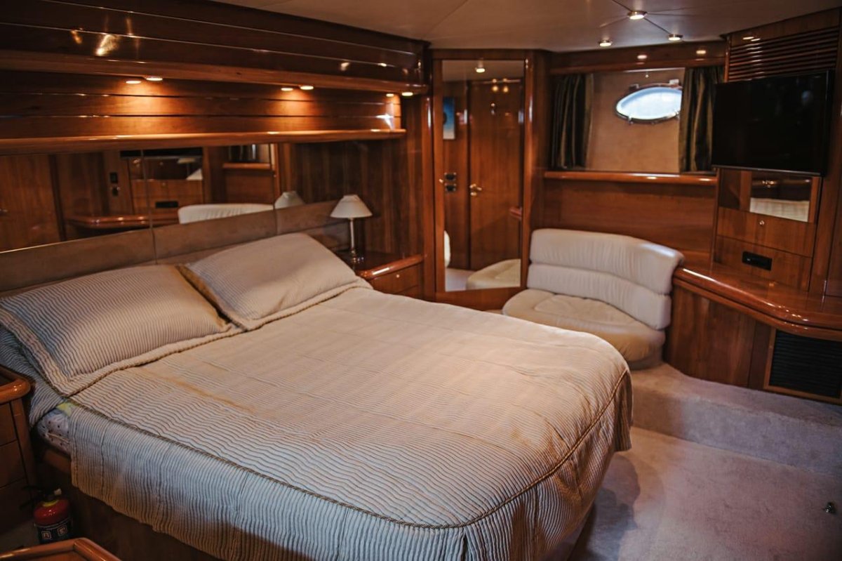 Sunseeker Manhattan 64 HD