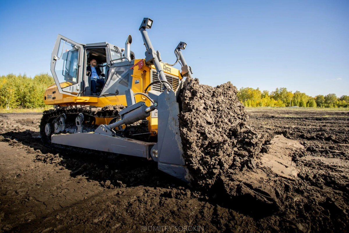 Бульдозер Урал ДСТ 10