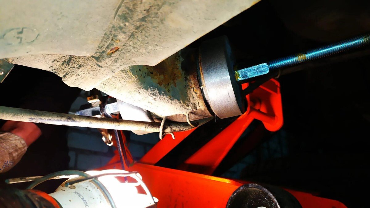 Сайлентблоки задней балки на шкоду Октавия