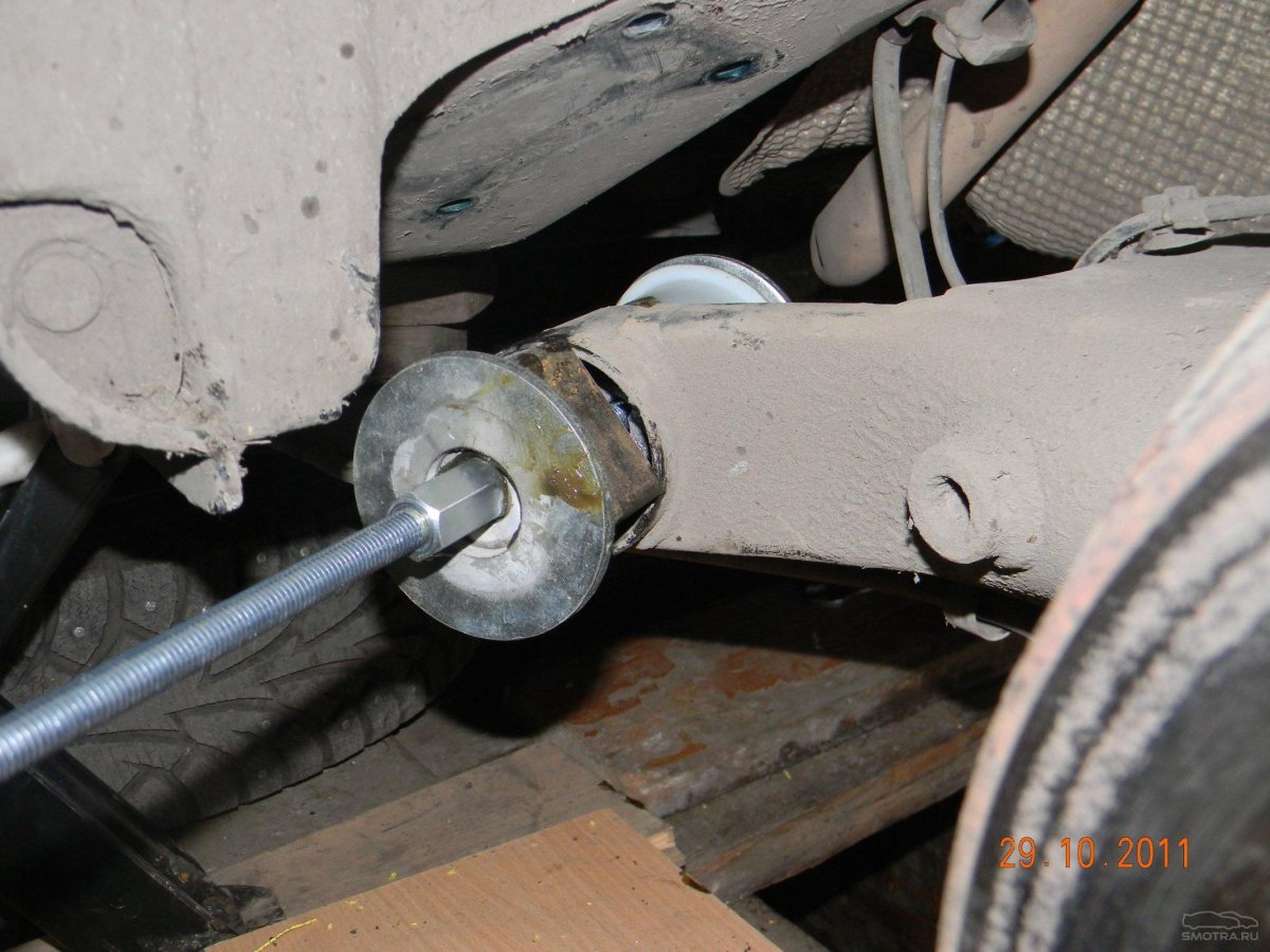 Шкода сайлентблок балки