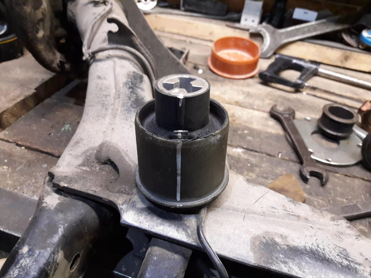 Сайлентблоки задней балки Шкода Октавия а7