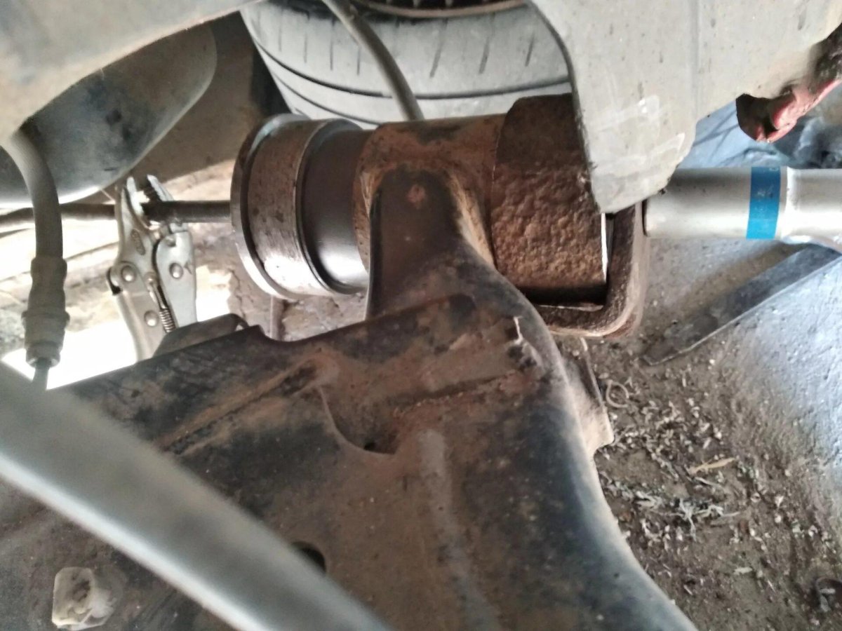 Сайлентблоки задней балки на шкоду Октавия