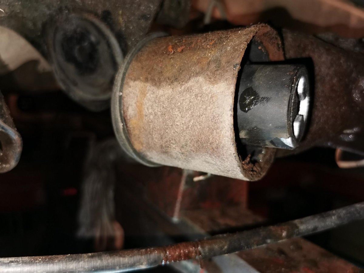 Сайлентблок задней балки Шкода