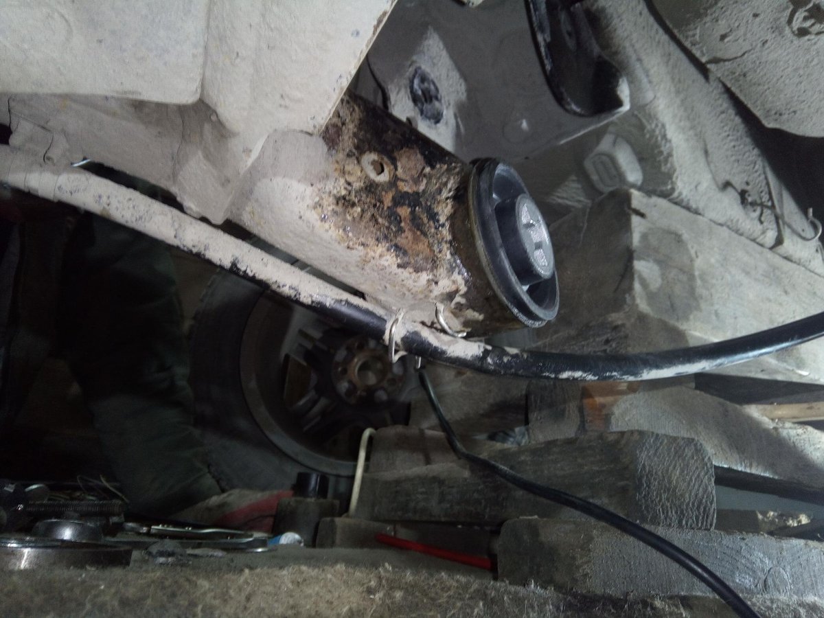 Сайлентблоки задней балки Шкода Октавия тур 1.6