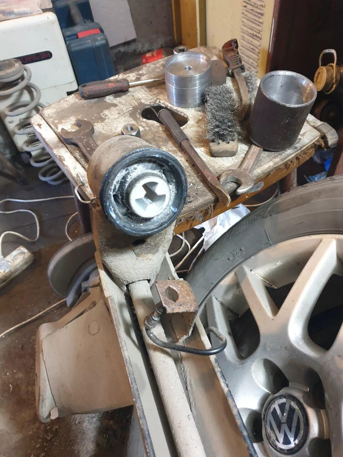 Замена сайлентблоков задней балки Фольксваген Бора