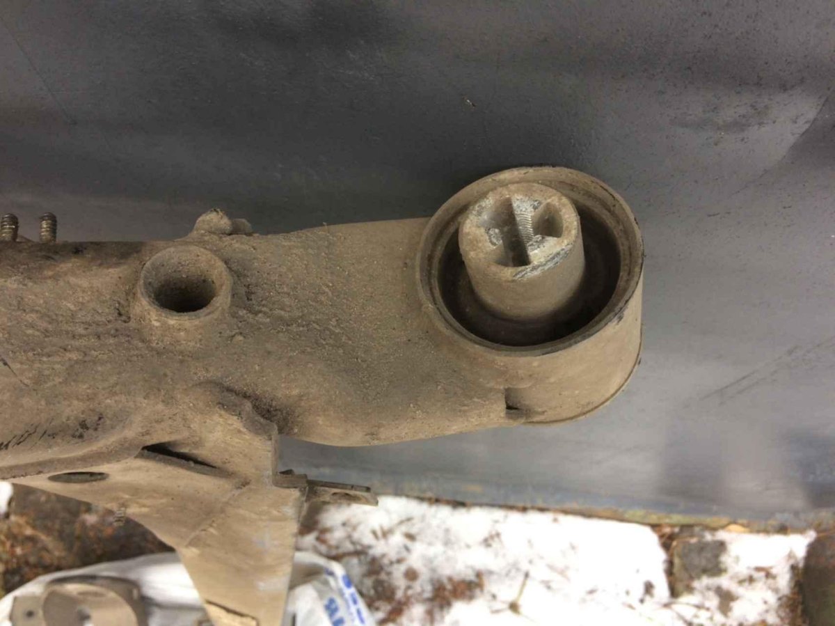 Балка Шкода Рапид