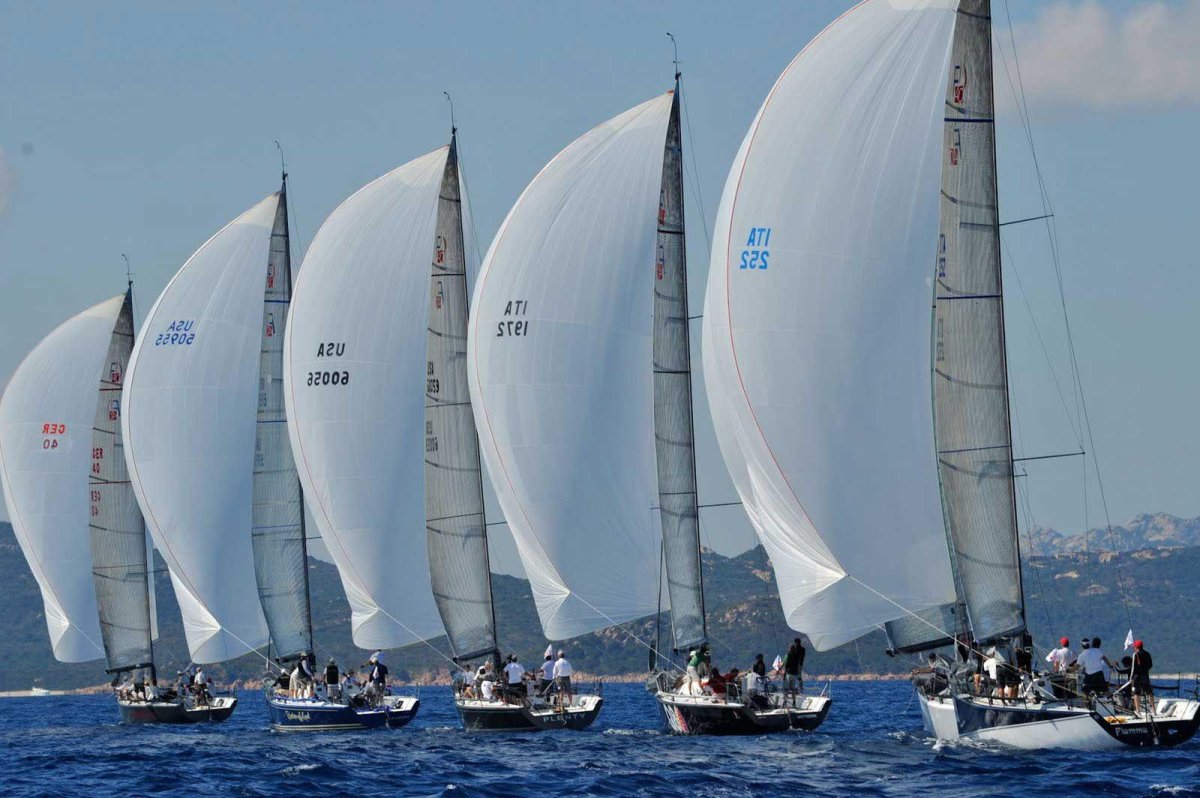 Яхта парусная регата