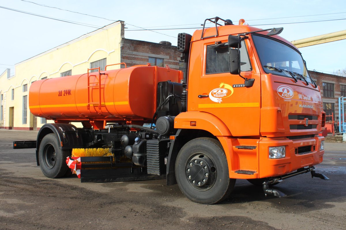 Комбинированная дорожная машина (КДМ) КАМАЗ-43253