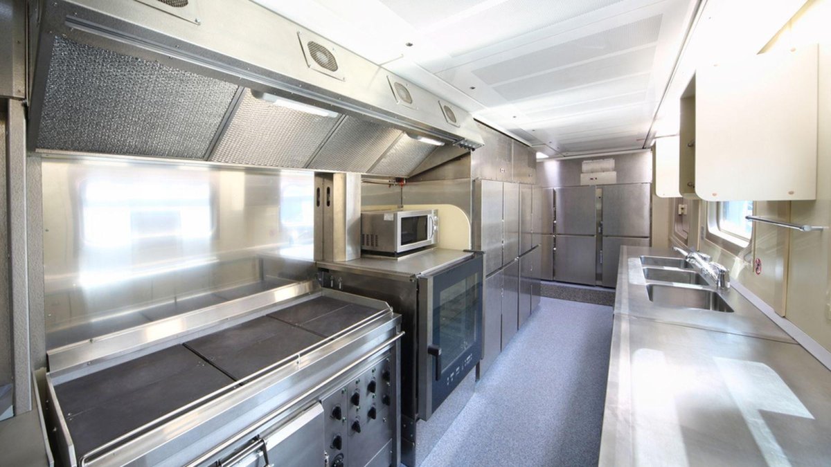 Кухня вагона ресторана