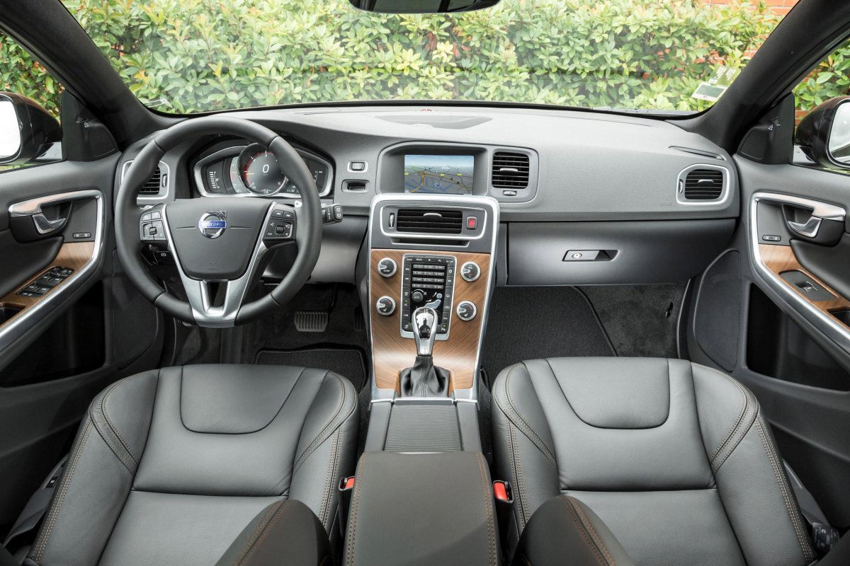 Вольво v60 Cross Country салон