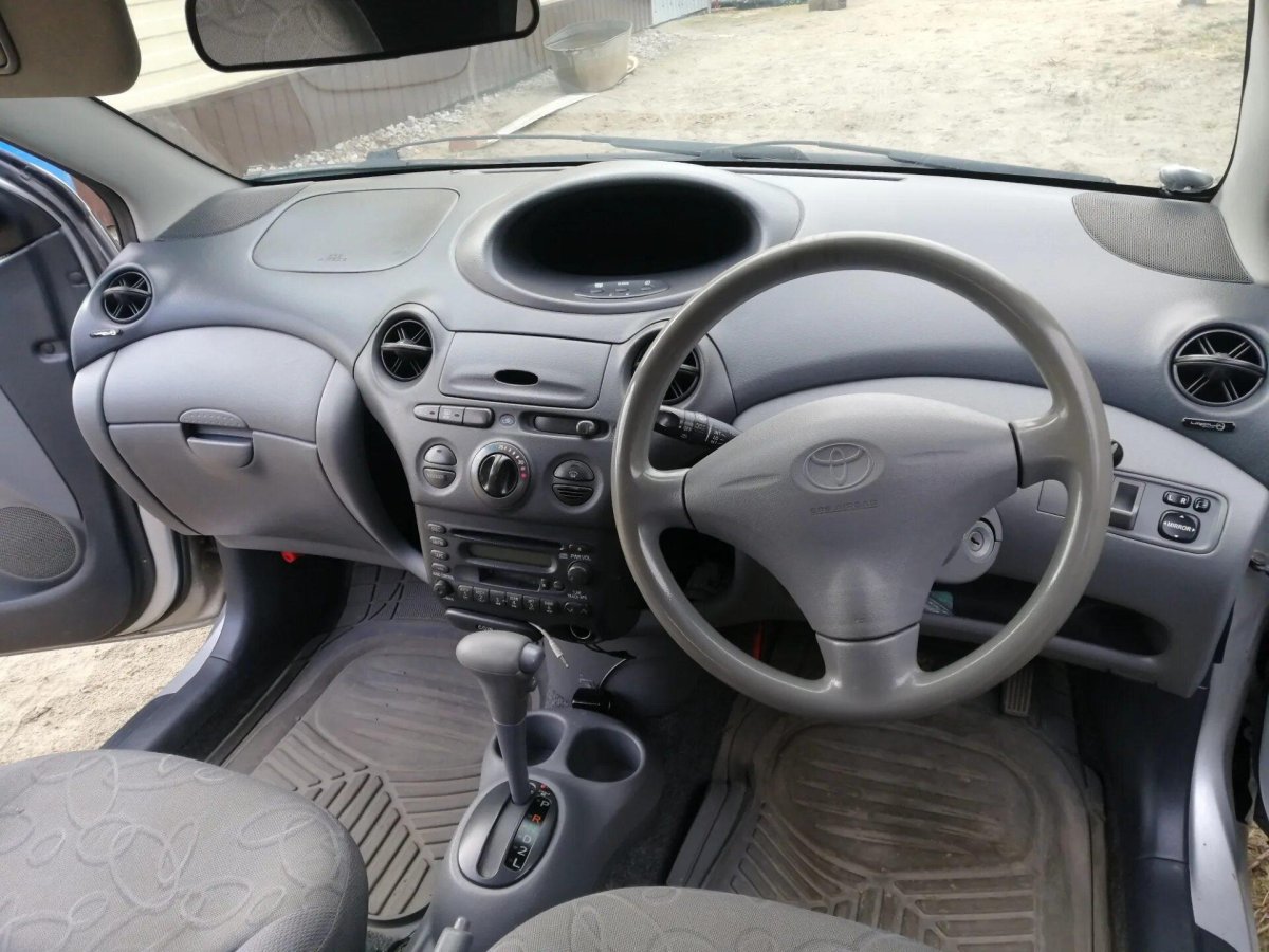 Toyota Vitz правый руль