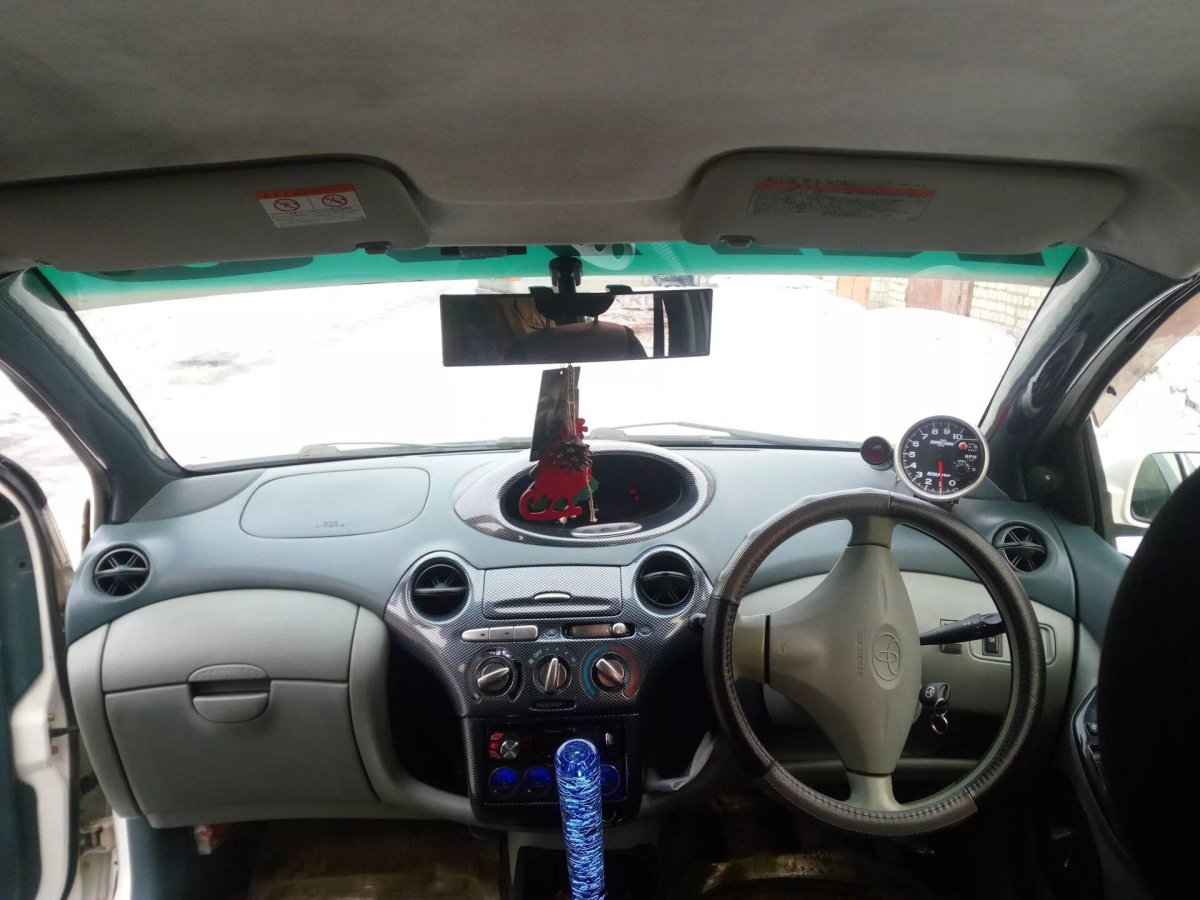 Toyota Vitz 2001 салон