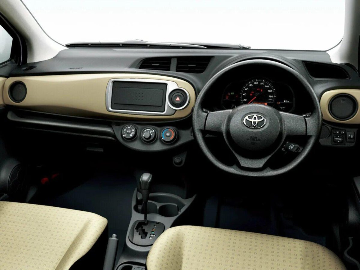 Toyota Vitz 2011