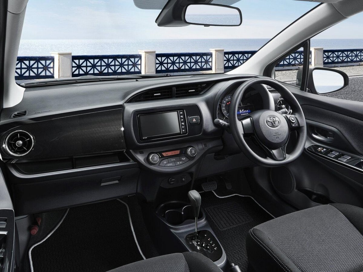 Toyota Vitz 2018 салон