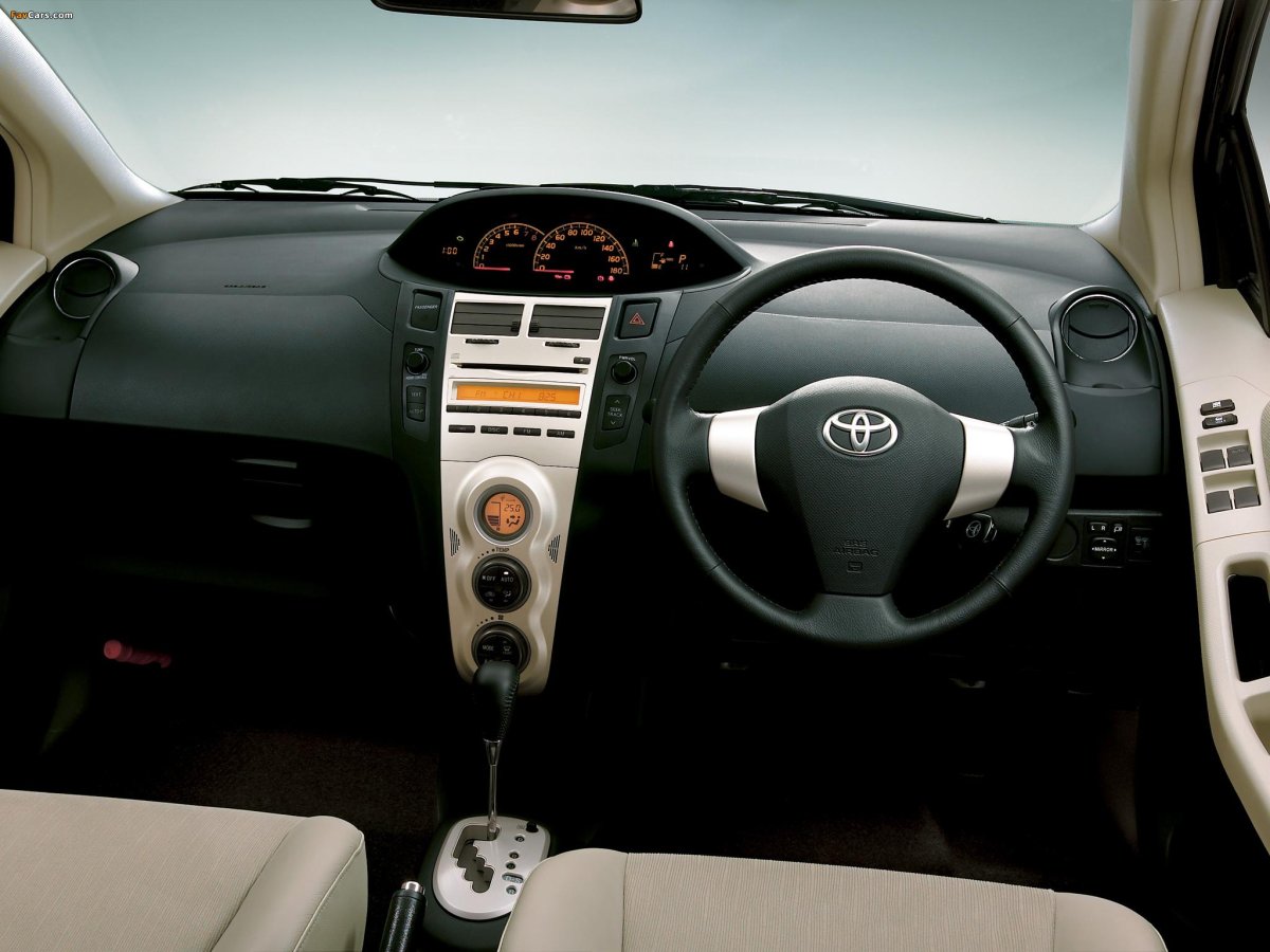 Toyota Vitz 2008 салон