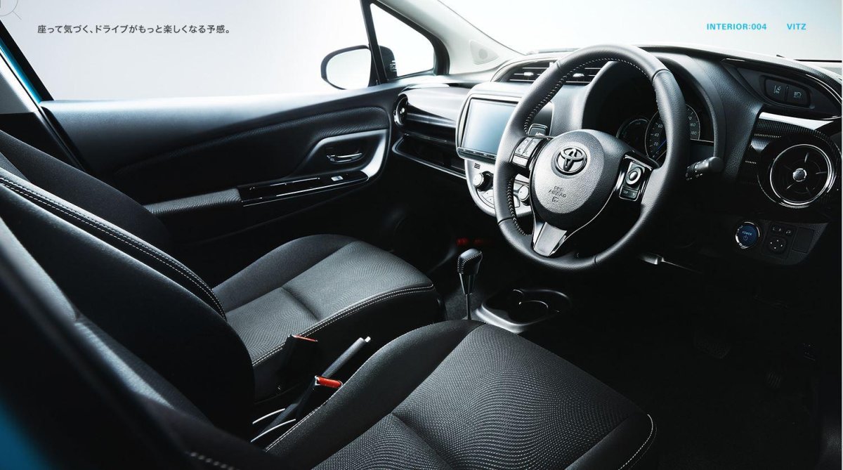 Toyota Vitz 2017 салон