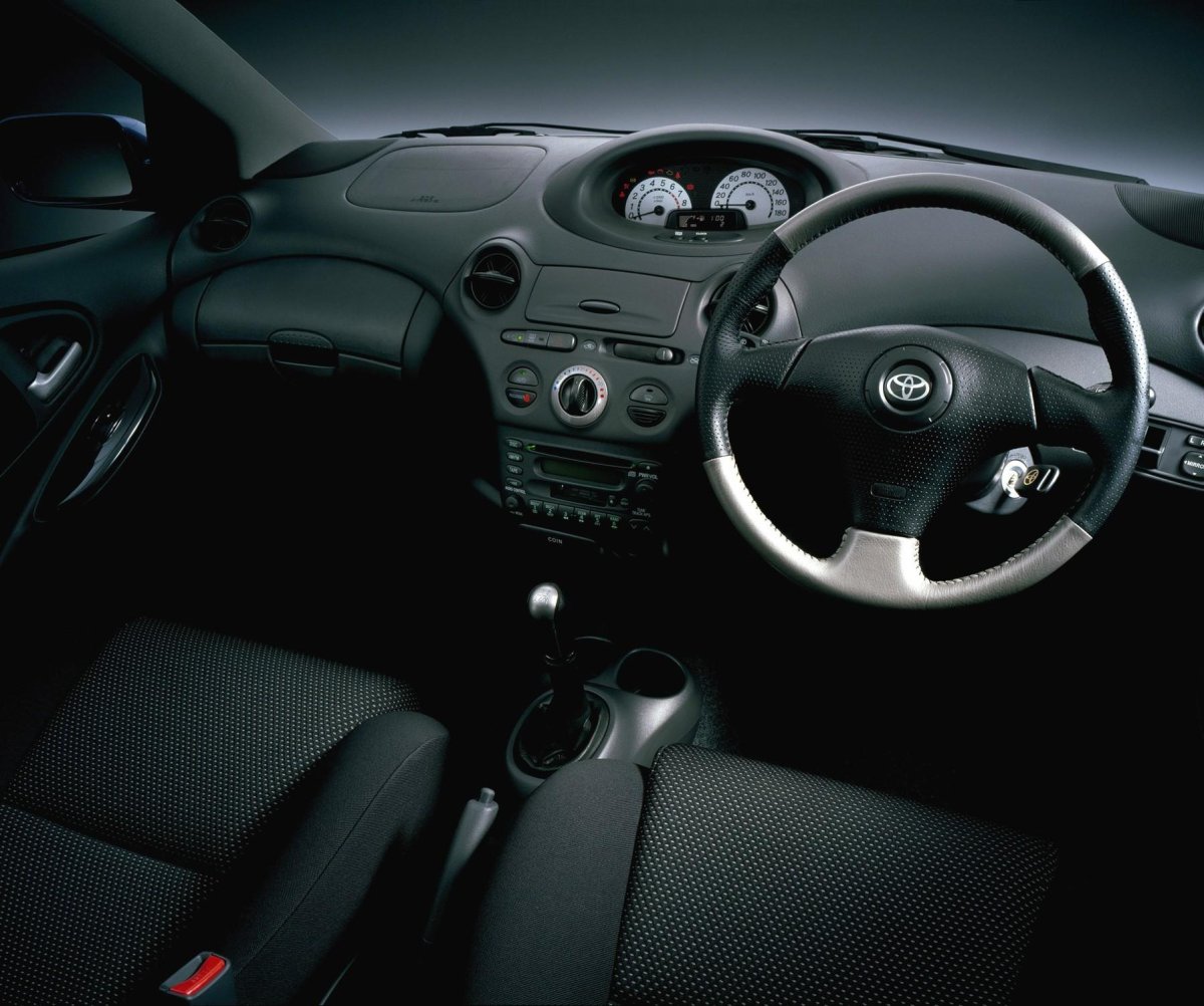 Toyota Vitz RS 2000