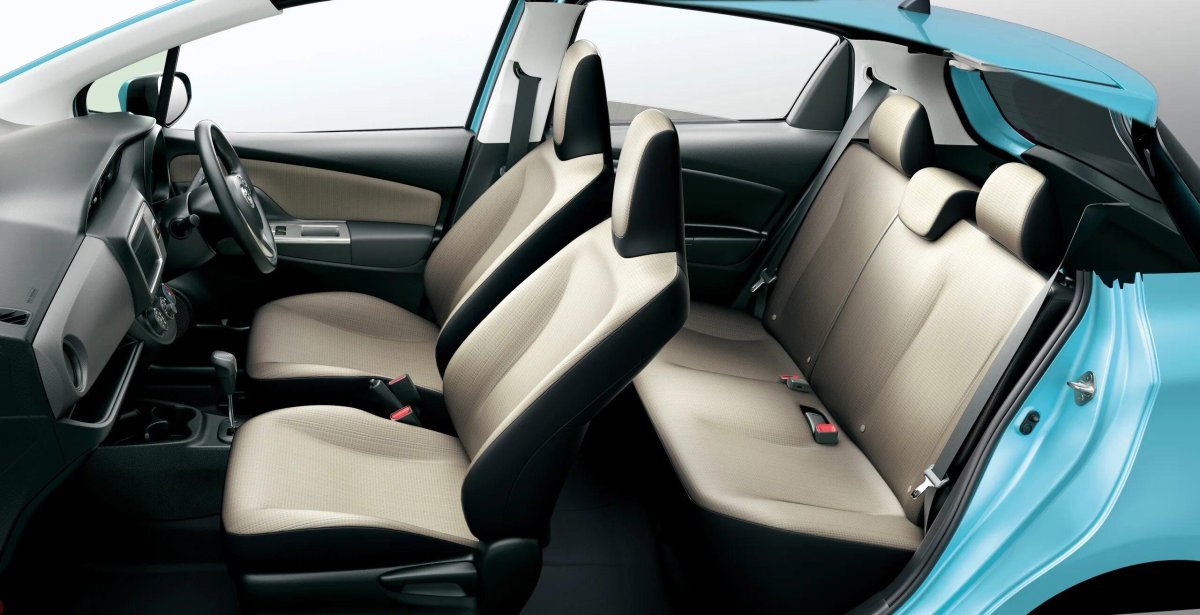 Toyota Vitz 2011 салон