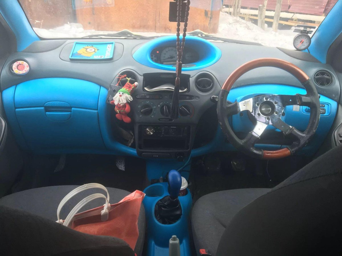 Тойота Витц 2001 салон